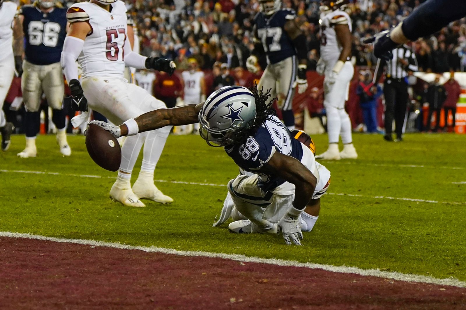 Dak Prescott y los Cowboys ganan el Este de la Nacional al vencer 38-10 a Commanders